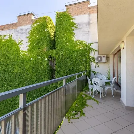 Venus - Szimpla Kert Penthouse Apartment