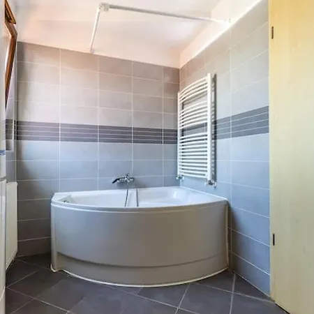 Venus - Szimpla Kert Penthouse * Boedapest