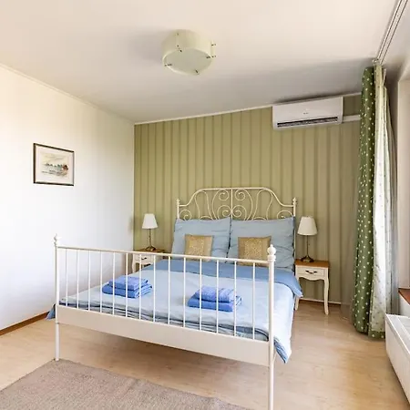 Venus - Szimpla Kert Penthouse * Boedapest